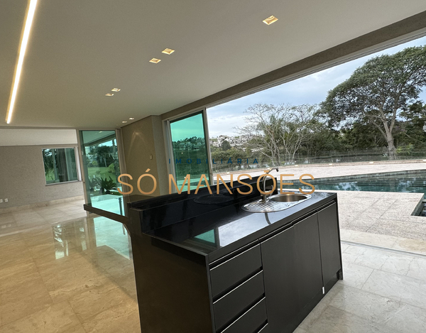 MAGNÍFICA CASA À VENDA COM VISTA PARA A LAGOA NO ALPHAVILLE LAGOA DOS INGLESES