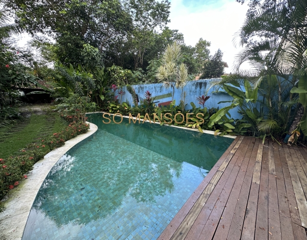 Casa Espaçosa de 298 m² à Venda com 5 Suítes e Espaço Gourmet no Colina, Trancoso - BA