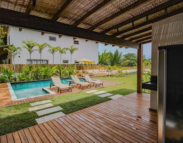 Bela casa de 356m² à venda no condomínio Outeiro das Brisas - Trancoso/BA.