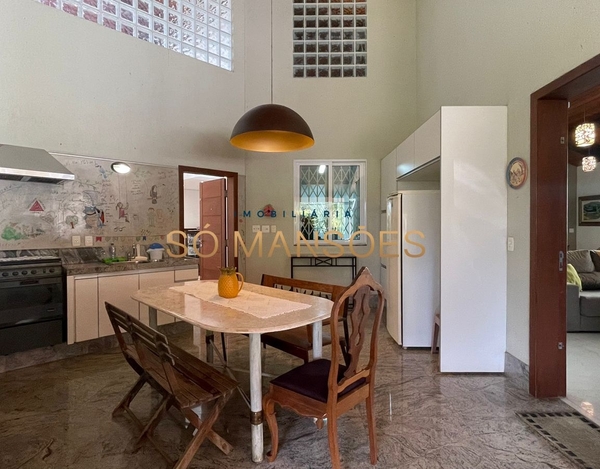 EXCELENTE CASA DISPONÍVEL PARA VENDA NO BAIRRO MANGABEIRAS.