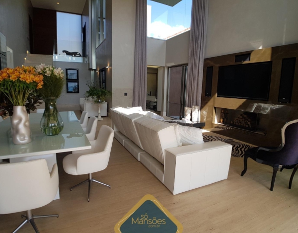 Casa de 802m² à venda no Vale dos Cristais.