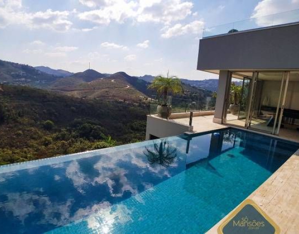 Casa de 802m² à venda no Vale dos Cristais.