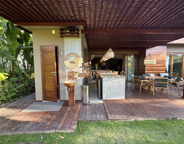 Linda casa à venda no Condomínio Falésia em Arraial DAjuda/BA. 