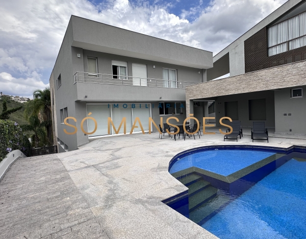 Casa com Ampla Garagem de 532 m² à Venda com 3 Suítes e Piscina Aquecida no Vale dos Cristais, Nova Lima - MG