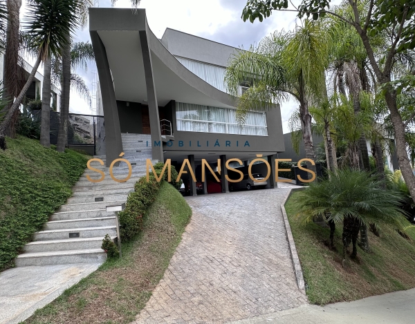 Casa com Ampla Garagem de 532 m² à Venda com 3 Suítes e Piscina Aquecida no Vale dos Cristais, Nova Lima - MG