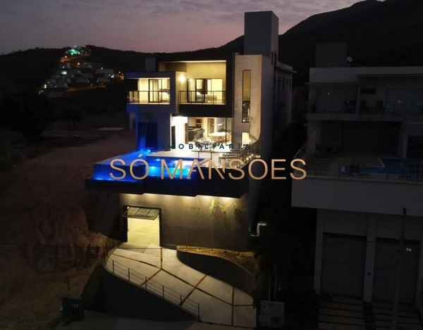 EXCELENTE CASA DE 511 M² EM ESCARPAS DO LAGO – CAPITÓLIO
