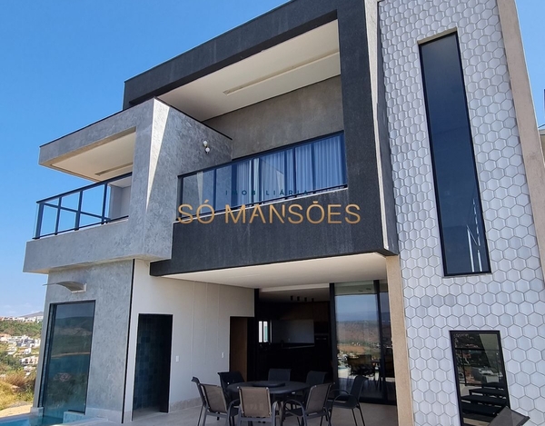 EXCELENTE CASA DE 511 M² EM ESCARPAS DO LAGO – CAPITÓLIO