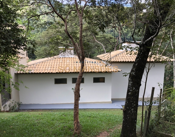 Excelente casa a venda no condomínio Canto das Aguas em Rio Acima.