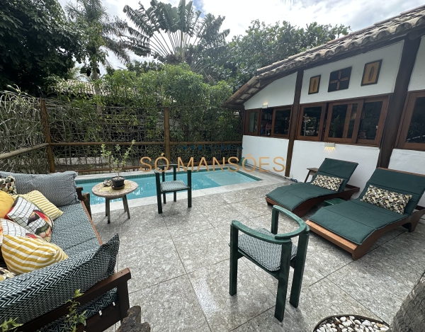 Casa Espaçosa de 110 m² à Venda com 5 Suítes e Sauna no Condomínio Outeiro das Brisas - Bahia, Trancoso - BA