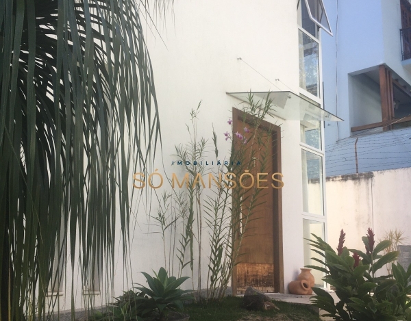 Casa de Alto Padrão de 470 m² à Venda com 3 Suítes e 4 Vagas no Mangabeiras, Belo Horizonte - MG