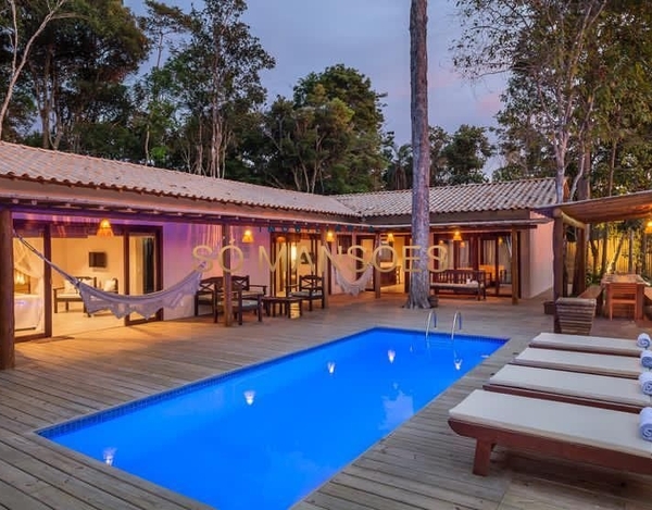 Casa linear de 312m² à venda no condomínio Coqueiral - Trancoso/BA. 
