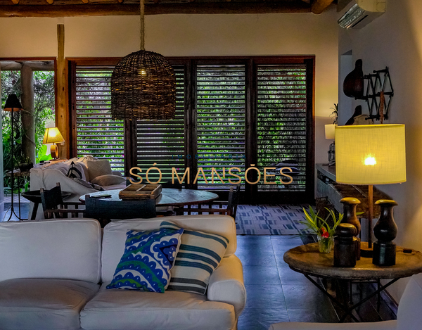 Linda casa de 557m² com vista mar definitiva à venda no condomínio Altos de Trancoso - Trancoso/BA. 