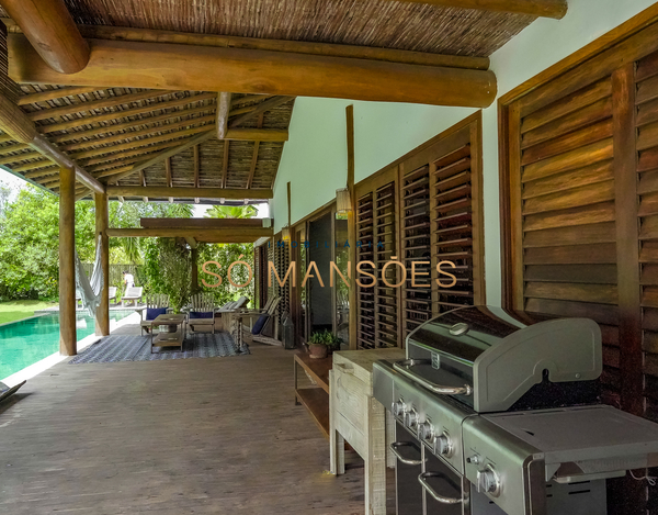 Linda casa de 557m² com vista mar definitiva à venda no condomínio Altos de Trancoso - Trancoso/BA. 