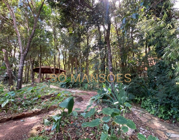 LINDA CASA DISPONÍVEL PARA VENDA NO CONDOMÍNIO RETIRO DO CHALÉ.