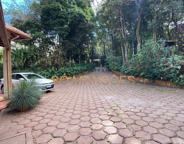 LINDA CASA DISPONÍVEL PARA VENDA NO CONDOMÍNIO RETIRO DO CHALÉ.