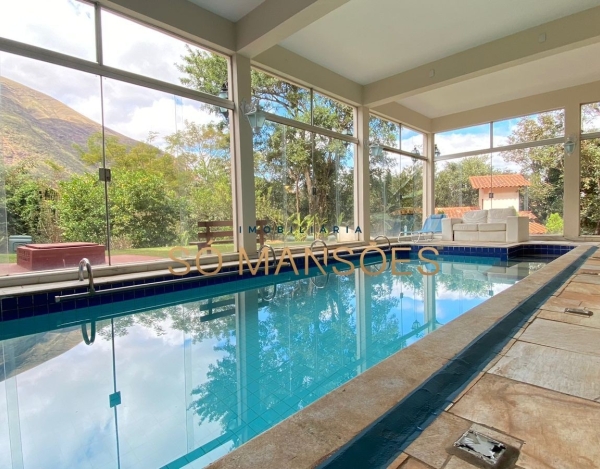 Casa de Alto Padrão de 403 m² à Venda com 3 Suítes e Piscina Aquecida no Condomínio Retiro do Chalé, Brumadinho - MG