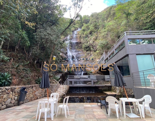 LINDA CASA DISPONÍVEL PARA VENDA NO CONDOMÍNIO RETIRO DO CHALÉ.