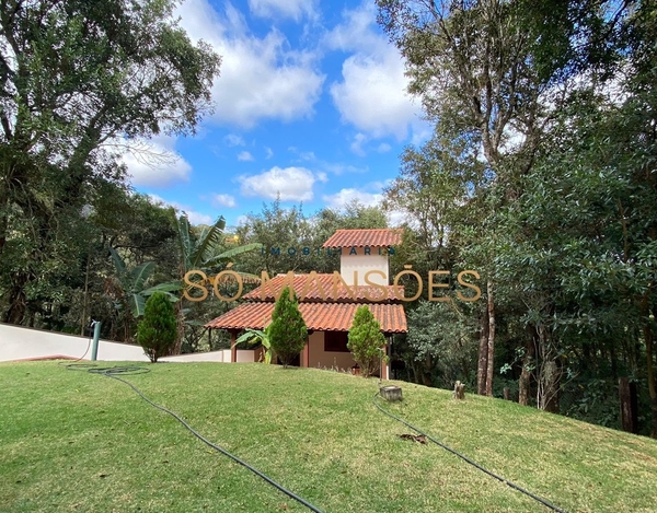 LINDA CASA DISPONÍVEL PARA VENDA NO CONDOMÍNIO RETIRO DO CHALÉ.