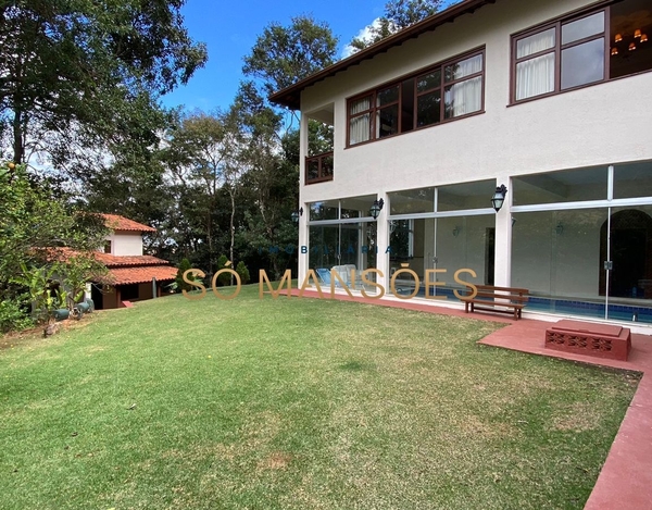 LINDA CASA DISPONÍVEL PARA VENDA NO CONDOMÍNIO RETIRO DO CHALÉ.