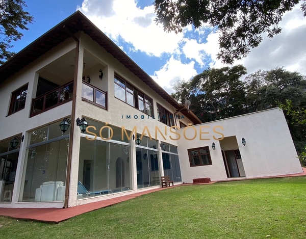 LINDA CASA DISPONÍVEL PARA VENDA NO CONDOMÍNIO RETIRO DO CHALÉ.