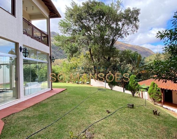 LINDA CASA DISPONÍVEL PARA VENDA NO CONDOMÍNIO RETIRO DO CHALÉ.