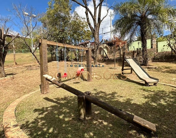 ÓTIMA CASA À VENDA NO BOSQUE JAMBREIRO. 