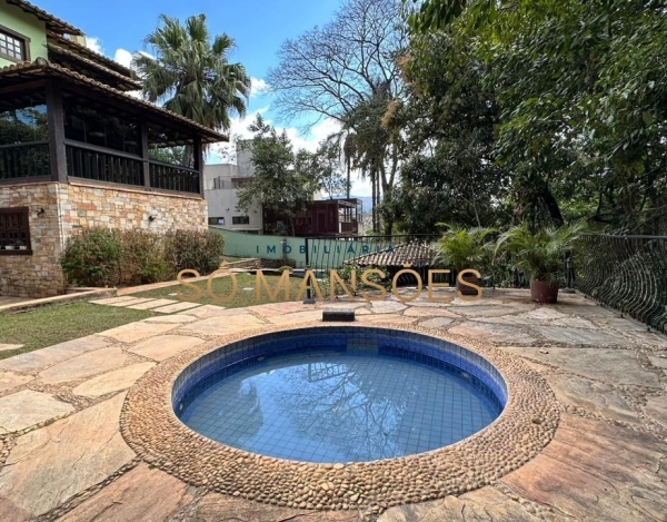 Casa de Alto Padrão de 470 m² à Venda com 1 Suíte e Espaço Gourmet no Bosque Residencial do Jambreiro, Nova Lima - MG