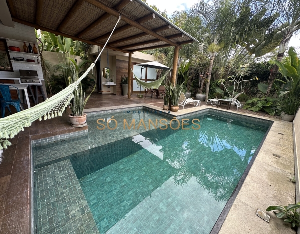 Casa de Alto Padrão de 172 m² à Venda com 2 Suítes e Espaço Gourmet no Condomínio Nenhum, Arraial D'Ajuda - BA