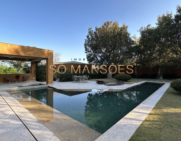 Casa em Terreno Privilegiado de 900 m² à Venda com 4 Suítes e Espaço Gourmet no Serra dos Manacás, Nova Lima - MG