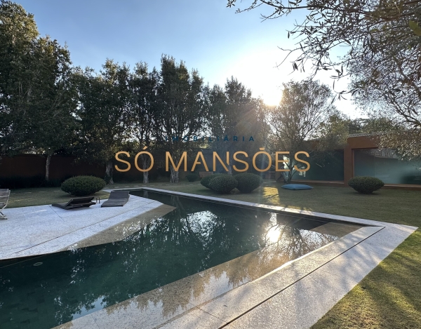 Casa em Terreno Privilegiado de 900 m² à Venda com 4 Suítes e Espaço Gourmet no Serra dos Manacás, Nova Lima - MG