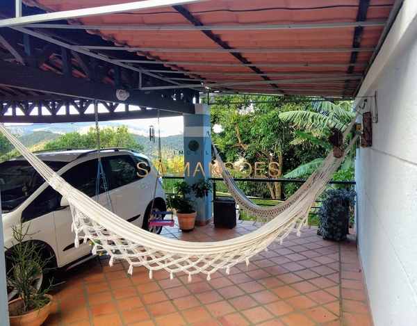 CASA COM EXCELENTE LOCALIZAÇÃO E LINDA VISTA À VENDA NO CONDOMÍNIO BOSQUE DO JAMBREIRO