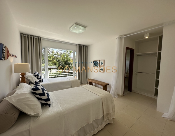 CASA  À VENDA EM CONDOMÍNIO PÉ NA AREIA EM ARRAIAL D’AJUDA.