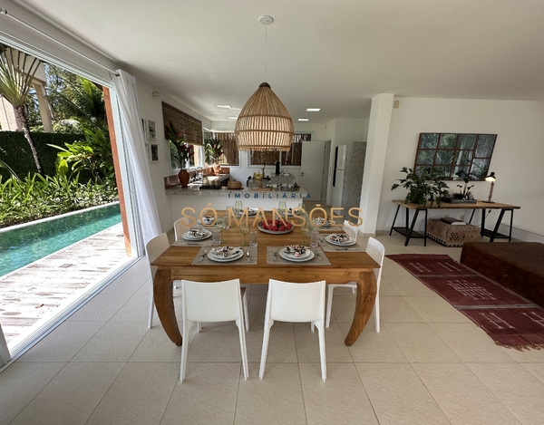 CASA  À VENDA EM CONDOMÍNIO PÉ NA AREIA EM ARRAIAL D’AJUDA.