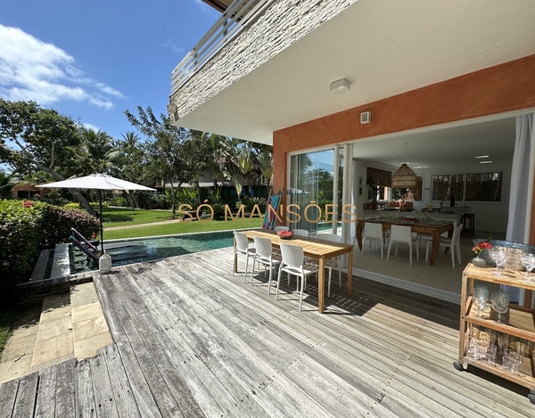 CASA  À VENDA EM CONDOMÍNIO PÉ NA AREIA EM ARRAIAL D’AJUDA.