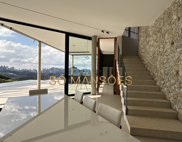 CASA NOVA E MODERNA COM LINDA VISTA CONSTRUÍDA EM UM TERRENO DE 1.149 M2 A VENDA NO CONDOMÍNIO VILA ALPINA.