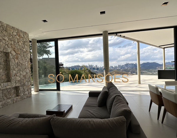 CASA NOVA E MODERNA COM LINDA VISTA CONSTRUÍDA EM UM TERRENO DE 1.149 M2 A VENDA NO CONDOMÍNIO VILA ALPINA.