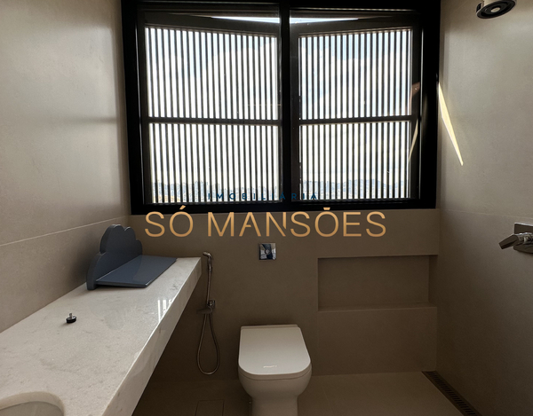 CASA NOVA E MODERNA COM LINDA VISTA CONSTRUÍDA EM UM TERRENO DE 1.149 M2 A VENDA NO CONDOMÍNIO VILA ALPINA.