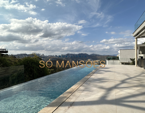 CASA NOVA E MODERNA COM LINDA VISTA CONSTRUÍDA EM UM TERRENO DE 1.149 M2 A VENDA NO CONDOMÍNIO VILA ALPINA.