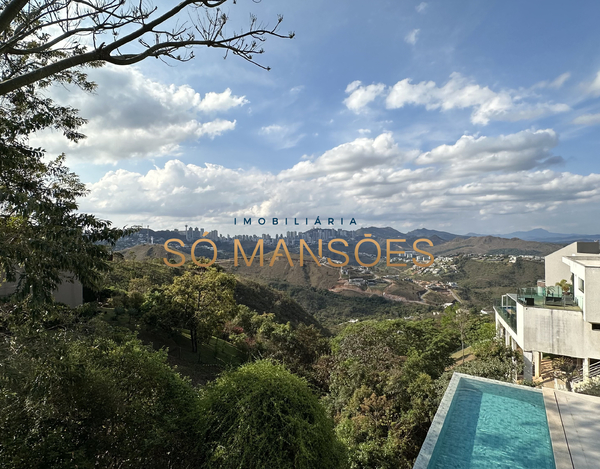 CASA NOVA E MODERNA COM LINDA VISTA CONSTRUÍDA EM UM TERRENO DE 1.149 M2 A VENDA NO CONDOMÍNIO VILA ALPINA.