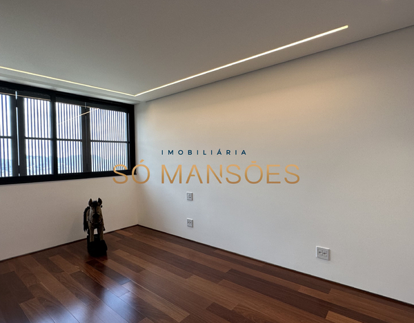 CASA NOVA E MODERNA COM LINDA VISTA CONSTRUÍDA EM UM TERRENO DE 1.149 M2 A VENDA NO CONDOMÍNIO VILA ALPINA.