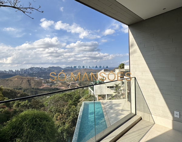 CASA NOVA E MODERNA COM LINDA VISTA CONSTRUÍDA EM UM TERRENO DE 1.149 M2 A VENDA NO CONDOMÍNIO VILA ALPINA.