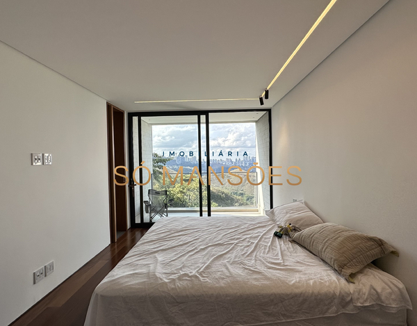 CASA NOVA E MODERNA COM LINDA VISTA CONSTRUÍDA EM UM TERRENO DE 1.149 M2 A VENDA NO CONDOMÍNIO VILA ALPINA.