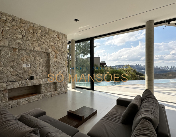 CASA NOVA E MODERNA COM LINDA VISTA CONSTRUÍDA EM UM TERRENO DE 1.149 M2 A VENDA NO CONDOMÍNIO VILA ALPINA.