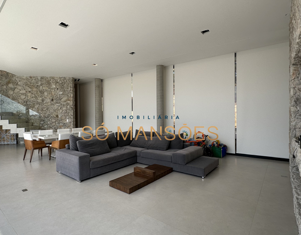 CASA NOVA E MODERNA COM LINDA VISTA CONSTRUÍDA EM UM TERRENO DE 1.149 M2 A VENDA NO CONDOMÍNIO VILA ALPINA.