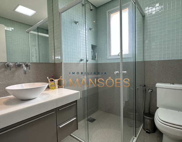Super exclusividade! Excelente casa com ótima localização e linda vista a venda no condomínio Quintas do Sol.