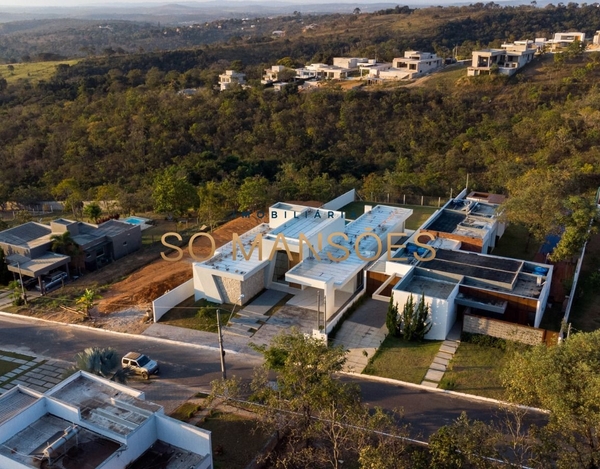 Casa linear em excelente localização no Mirante do Fidalgo.