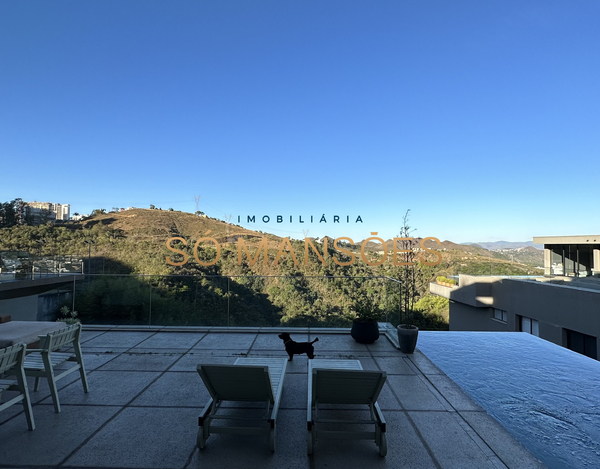 EXCELENTE CASA COM LINDA VISTA E ÓTIMA LOCALIZAÇÃO A VENDA NO CONDOMÍNIO VILA CASTELA.