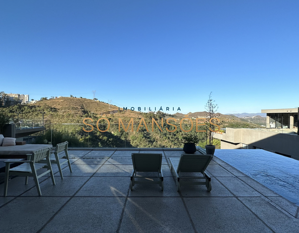 EXCELENTE CASA COM LINDA VISTA E ÓTIMA LOCALIZAÇÃO A VENDA NO CONDOMÍNIO VILA CASTELA.