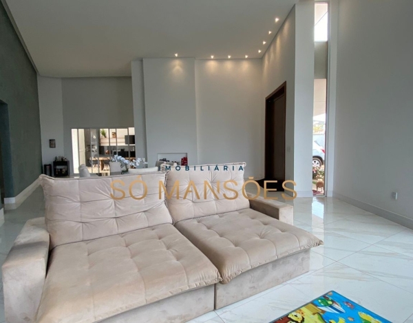 Casa Espaçosa de 296 m² à Venda com 4 Suítes e Lazer Completo no Vale do Sol, Nova Lima - MG