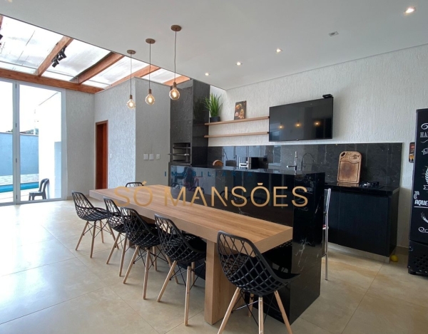 Casa Espaçosa de 296 m² à Venda com 4 Suítes e Lazer Completo no Vale do Sol, Nova Lima - MG